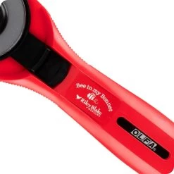 Lori Holt Red Olfa 45mm Quick Change Rotary CutterOlfa With Lori Holt Of Bee In My Bonnet Co. #RTY-2C-RED -Fabric Sewing Store lh rty 2c red loriholtredolfa45mmquickchangerotarycutter 3